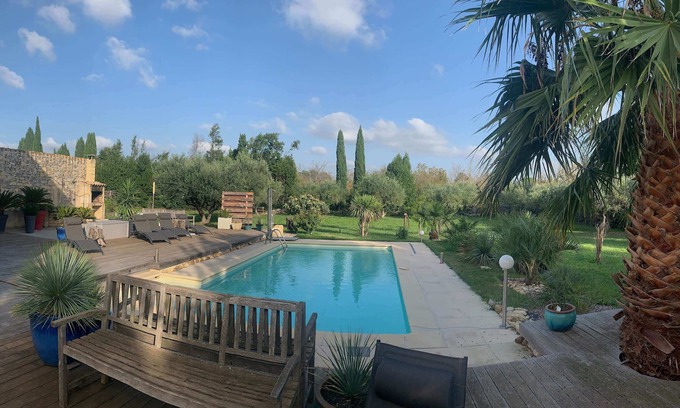 Marguerittes Villa | VILLA SIN PISCINA CON PISCINA zona de 15000 metros cuadrados tranquila