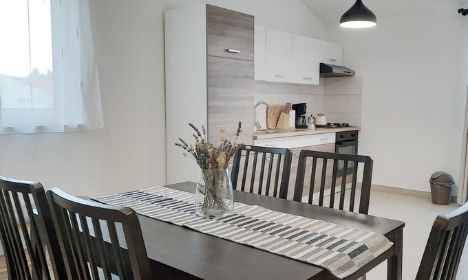 Sisan Apartamento | Nina 4 - Nuevo con aire acondicionado y piscina