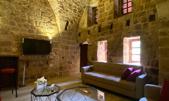 Byblos Apartamento | Nina’s House: Charming Loft in 700-Year-Old Gem in heart of Byblos