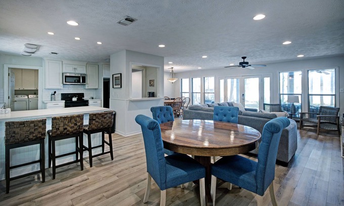Flowood Casa | Nine Bed Waterfront Getaway | Great for Fisherman