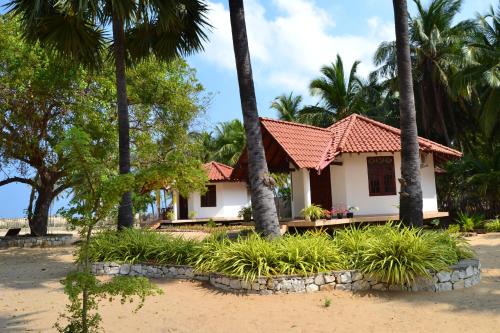 Kudawa Complejo | Nirukthie Beach Resort & Restaurant