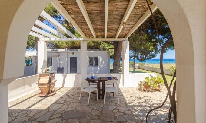 Nea Makri Casa | ''Nirvana Seaside'' Beachfront House with Patio