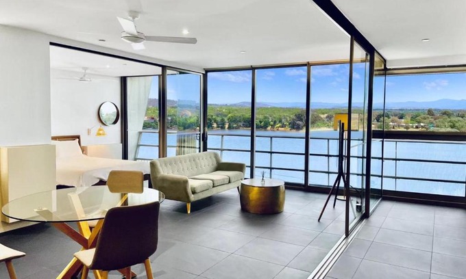 City West Apartamento | Nishi Holiday Apartments