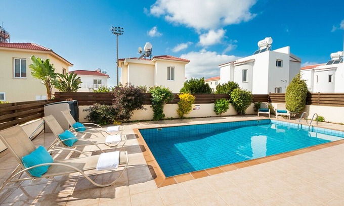 Ayia Napa Villa | Nissi Beach holiday villa - rentprivatevillas 003