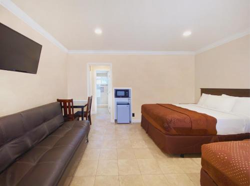 Studio City Hotel | Nite Inn at Universal City - Walking Distance to Universal Studios Hollywood