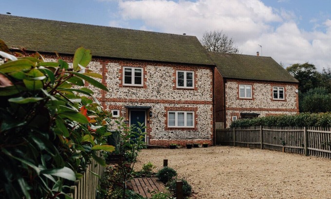 Frieth Casa | Nixey Cottage - Pet friendly in the Chiltern Hills