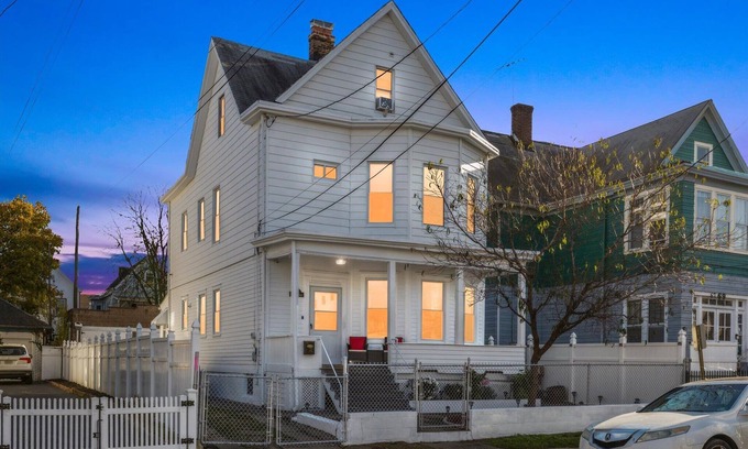 Passaic Casa | NJ's Cozy Casa Oasis - Entire home for groups/families!