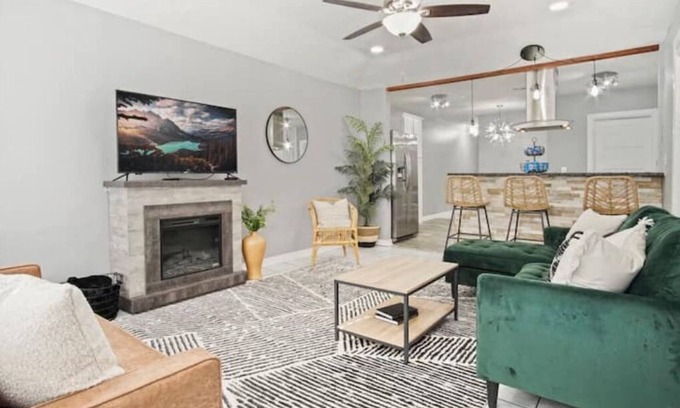 Miller Casa | New Bungalow by State Fairgrounds & Downtown OKC!
