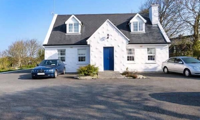 Kilcolgan Cabaña | NO.1 APT, BRANDY HARBOUR COTTAGE in Ballinderreen, County Galway