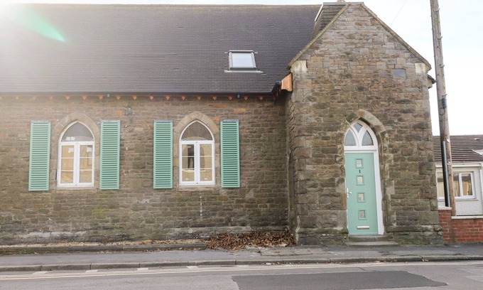 Crynant Cabaña | No 1 Church Cottages, LLANELLI