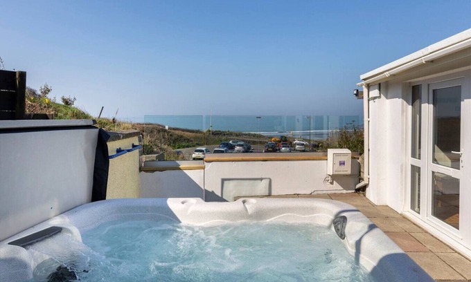 Tenby Casa | No.10 Marine Road · Luxury Family Beachside Home inc Hot Tub & Parking