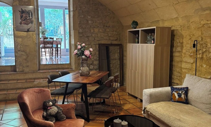 Arles City Centre Apartamento | N ° 5 - Apartamento histórico de 70m2 en el corazón del centro con jardín.