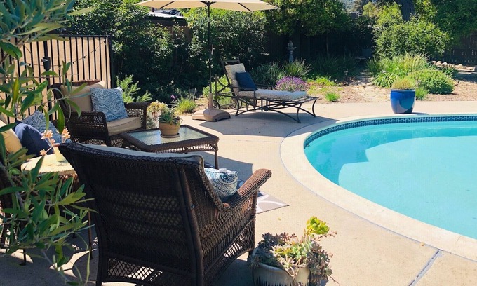 Oak View Casa | Brooke Haven, sala de estar en el interior y al aire libre de California con piscina, jacuzzi y diversión junto al fuego