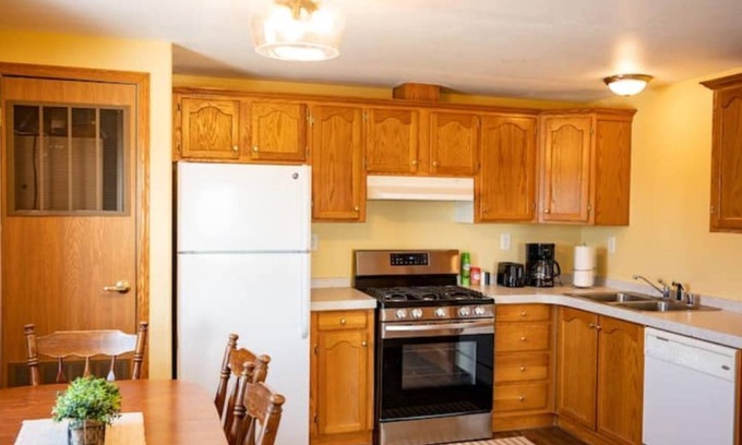 Estelline Casa | No Cleaning Fee + Two Kitchens + Separate Primary