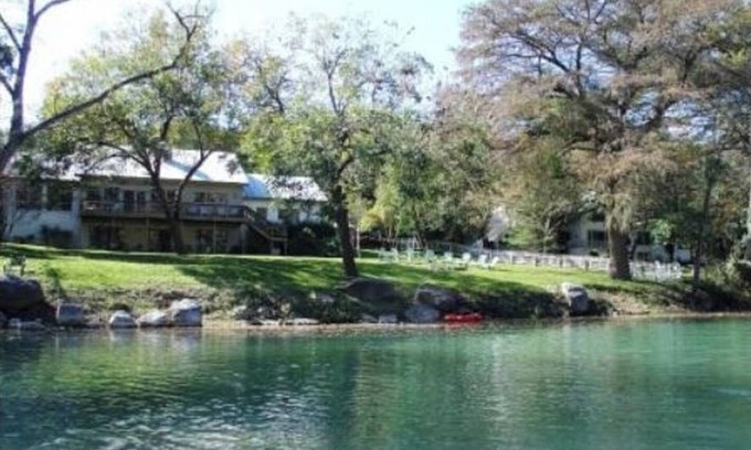 Gruene Casa | Gruene River House y Cabaña en Guadalupe! 7Bdrms / 4. 5bath / kayaks, Camas-28