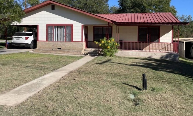 Junction Casa | No Frills Camp House