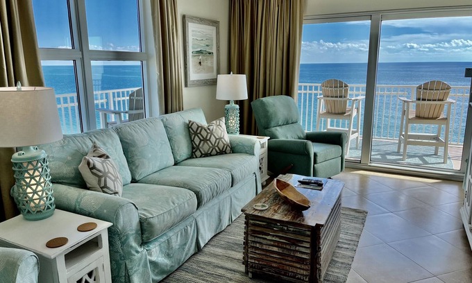 Gulf Shores Condominio | Crystal Shores 1001, unidad de la esquina este, dos suites King cada una con baño privado