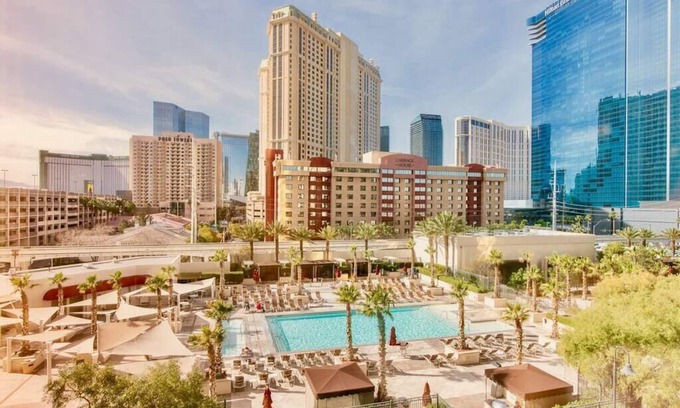 Las Vegas Condominio | MGM Signature Luxury Suite ¡VISTA AL PILA! Sin cargo de resort