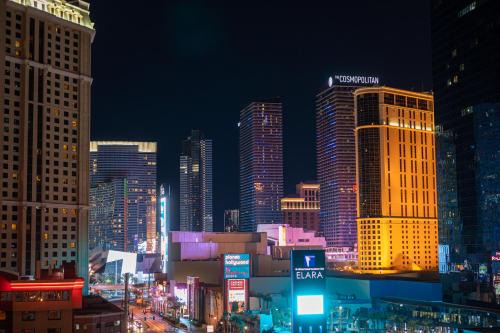 Las Vegas Apartamento | NO RESORT FEES-MGM StripView Adjoining Suites F1 View