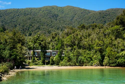 Furneaux Casa | No Road Inn in Endeavour Inlet, Marlborough Sounds