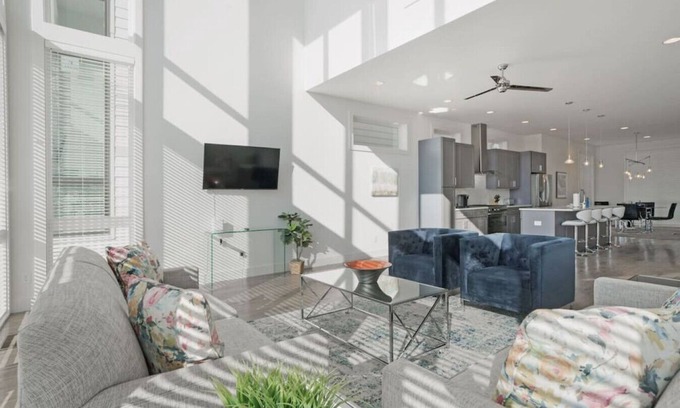 Berry Hill Casa | No Service Fee! 4Bedroom Home/2 Miles to Broadway!