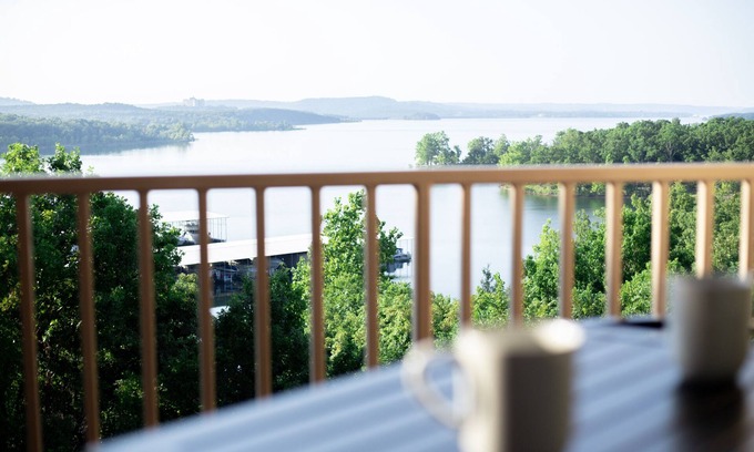 Indian Point Condominio | No hay escaleras! ¡INCREÍBLE VISTA AL LAGO! ¡A solo dos millas de Silver Dollar City!