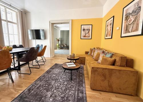 Stare Mesto Apartamento | No2 Style & Design XXL City Centre Apartment
