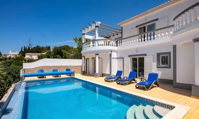 Vila do Bispo Villa | Nº23 Golfe Santo Antonio - ¡Villa de 3 dormitorios bellamente amueblada con vistas a la piscina, al mar y al golf!