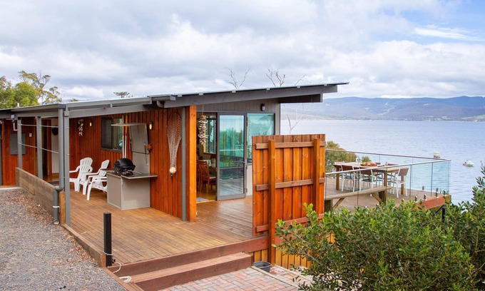 Dennes Point Casa | No41 Dennes Point - Beachside Holiday Home