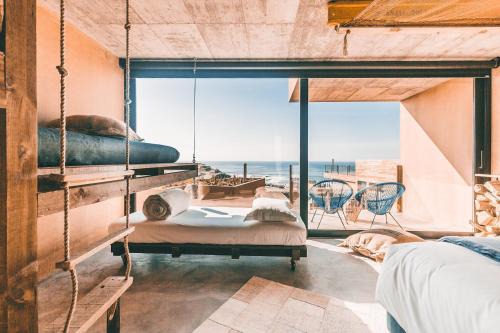 Praia de Santa Cruz Hotel | Noah Surf House Portugal