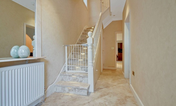 North Acton Casa | NOAL ROAD: 4 BEDROOM 4 BATHROOM 2 SITTING ROOM