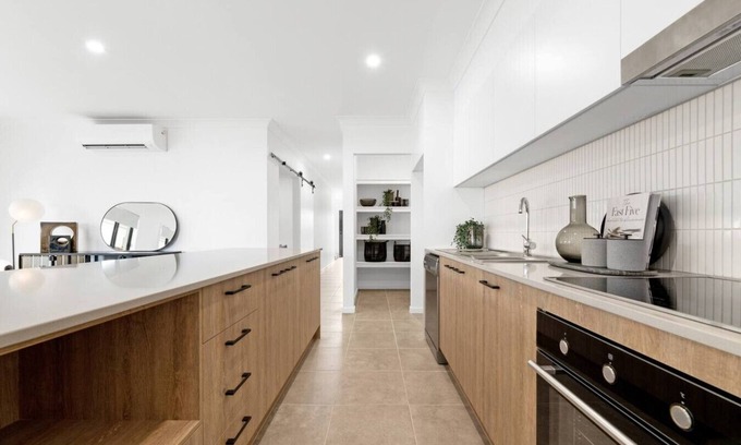 Burpengary East Apartamento | 'Noble Casa' - Sleeps 8 - Brand New Estate