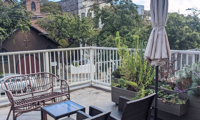 La Lengua Condominio | Noe Valley/Dolores Heights Oasis, 30 Day Minimum