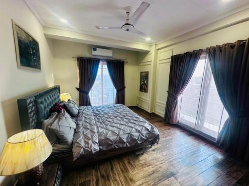 Rawalpindi Apartamento | Noir Escape