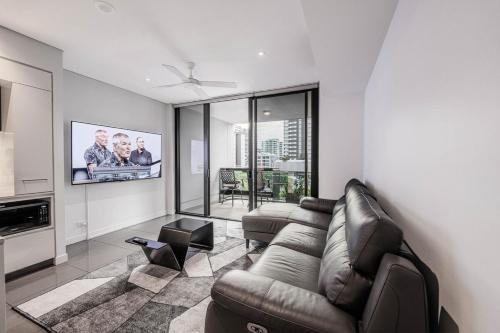 Eagle Farm Apartamento | Noir Reverie - Designer Home by the River, Free Carpark, Gym & Pool