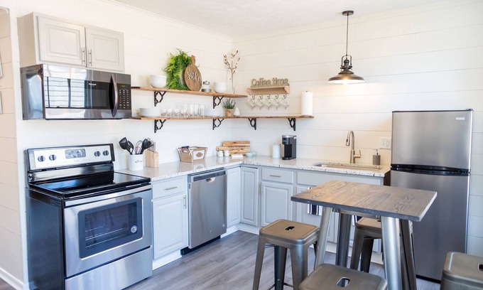 Knoxville Apartamento | NoKno Flats - Simple Serenity: 2 BR, 1.5 BA in North Knoxville