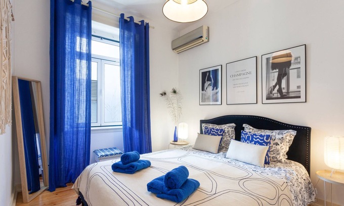 Sintra Apartamento | Nomad Dreams N.4 in colorful Sintra next to train station