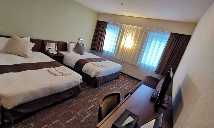 Minamisenba Hotel | Nonsmoking Deluxe Twin Room only vs | Simpl / Osaka Ōsaka