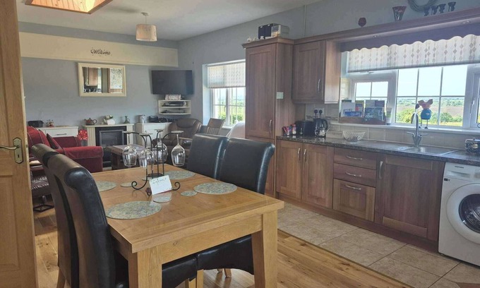 Mullagh Cabaña | Nora's Cottage Mullagh, Kells - Sleeps 5