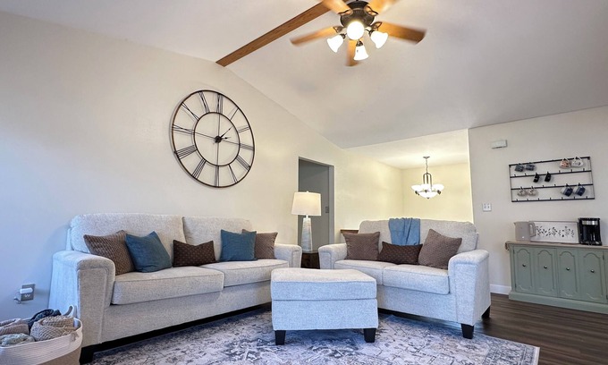 Clear Lake Casa | Norb's Nest—spacious cottage, close to Main St