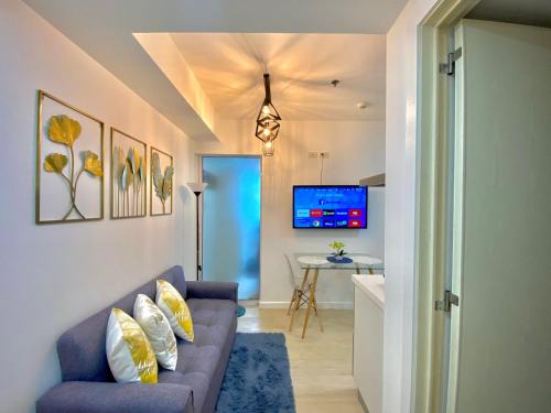Santa Cruz Hotel | Nordic Inspired Corner Unit in Azure Urban Resort 1700 Residences