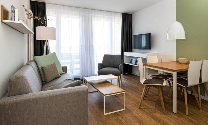 Bensersiel Apartamento | Nordseenahes Ferienapartment mit Balkonen, Parkplatz, Schwimmbad- & Saunanutzung