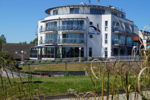 Bensersiel Hotel | Nordseehotel Benser Hof Garni am Hafen