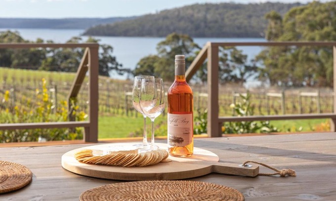 Koonya Casa | Norfolk Bay Retreat - views over the sea and vines