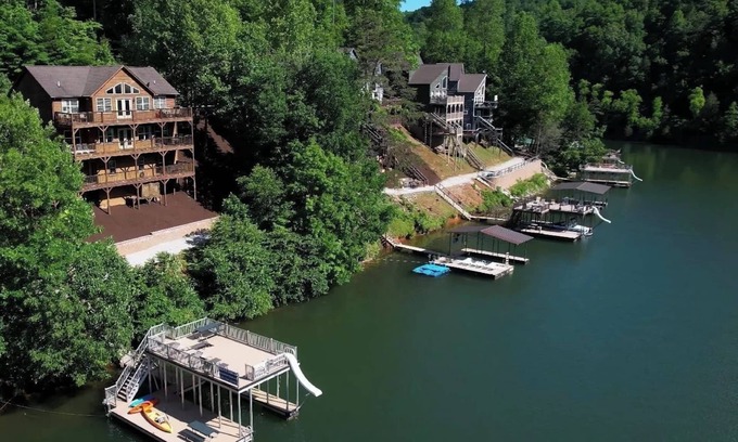 Lakeside Estates Casa | Norris Lake Luxury 8BR, Private 2-Story Dock, Waterslide, Hot Tub, Sleeps 28!!!!