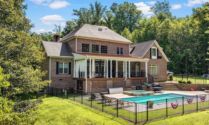 Caryville Casa | Norris Lake Manor-Exquisite Waterfront with *Private Dock *Pool *Hot tub *Game room