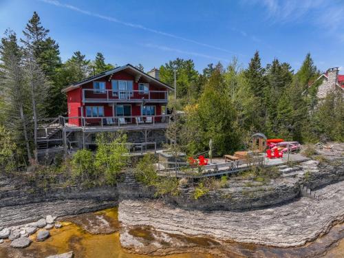 Lion's Head Casa | Norse Nook Waterfront W Hot Tub & Sauna