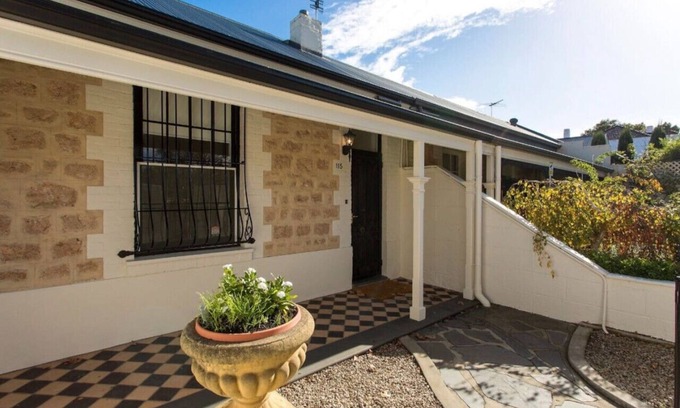 North Adelaide Cabaña | North Adelaide - Row Cottage - “Monte”