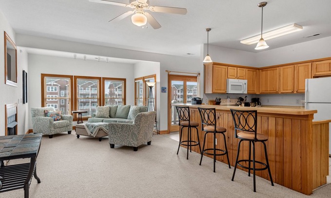 Manteo Condominio | North Bay Retreat: Waterfront, Shared Pool, Fitness Center, Short Stays Anytime
