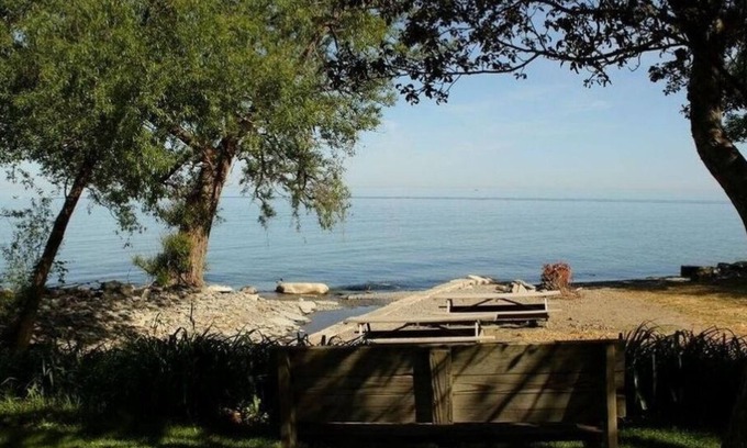 North East Casa | North East Lake House- 2 Apartments- sleeps 12